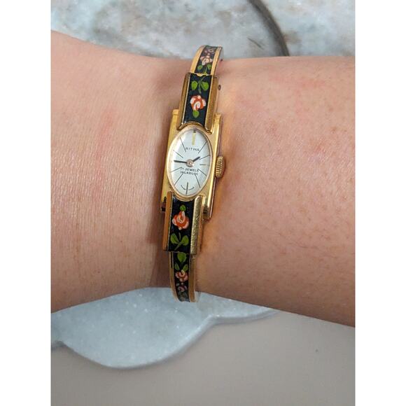 Vintage Ritma Dainty Gold Tone Manual Watch Black Enamel and Flowers Working - Picture 1 of 10